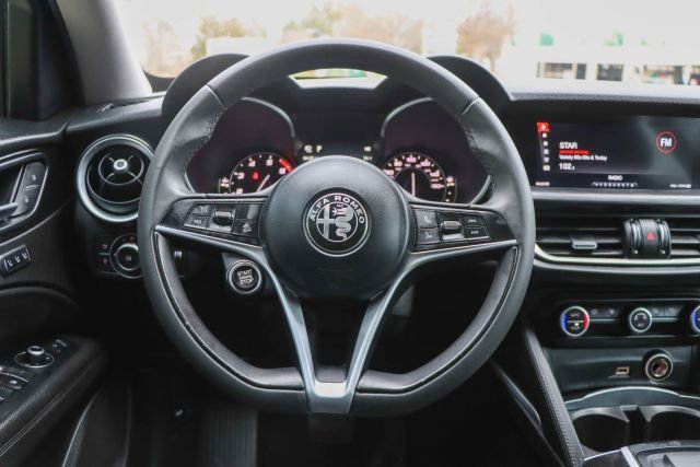 Used 2018 Alfa Romeo Stelvio AWD image 19