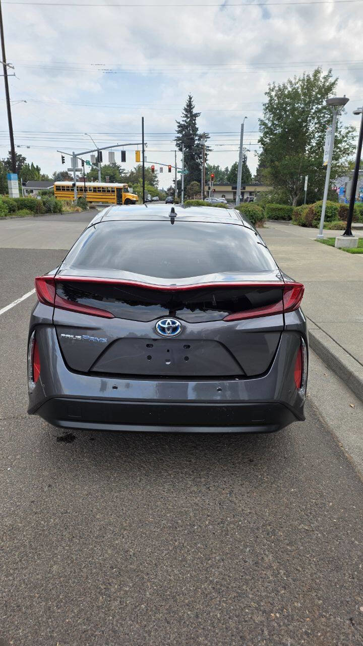 Used 2018 Toyota Prius Prime Advanced w/ Carpet Mat Package image 6