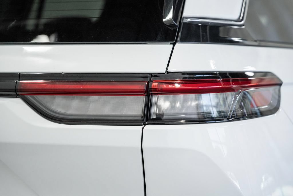 Certified 2023 Jeep Grand Cherokee Laredo AWD/4WD image 7