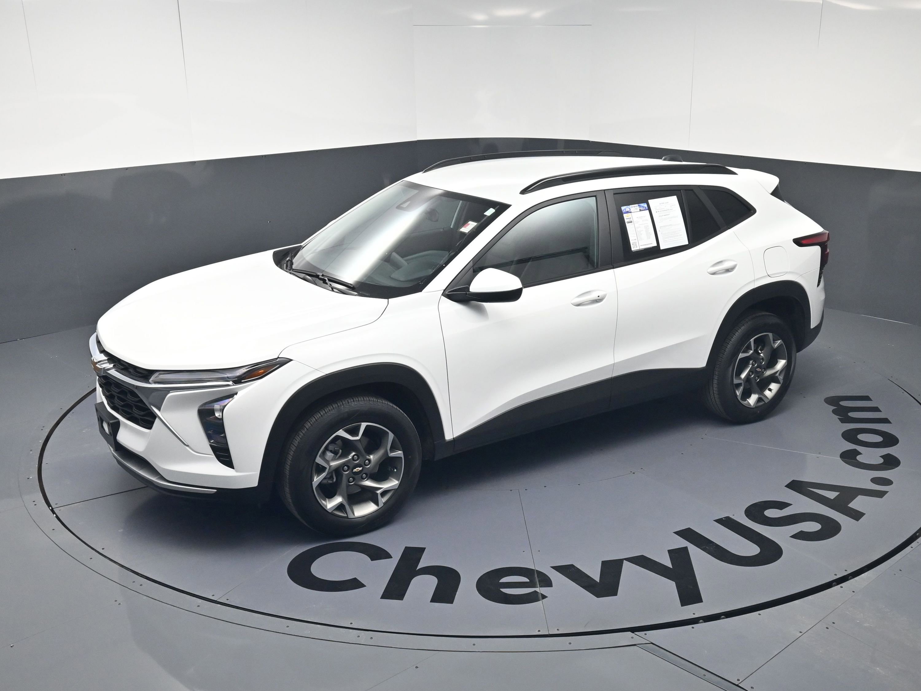 Used 2025 Chevrolet Trax LT w/ Driver Confidence Package image 28