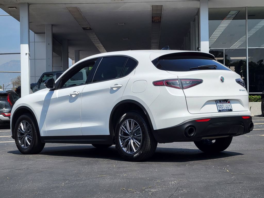 Used 2024 Alfa Romeo Stelvio Sprint image 2