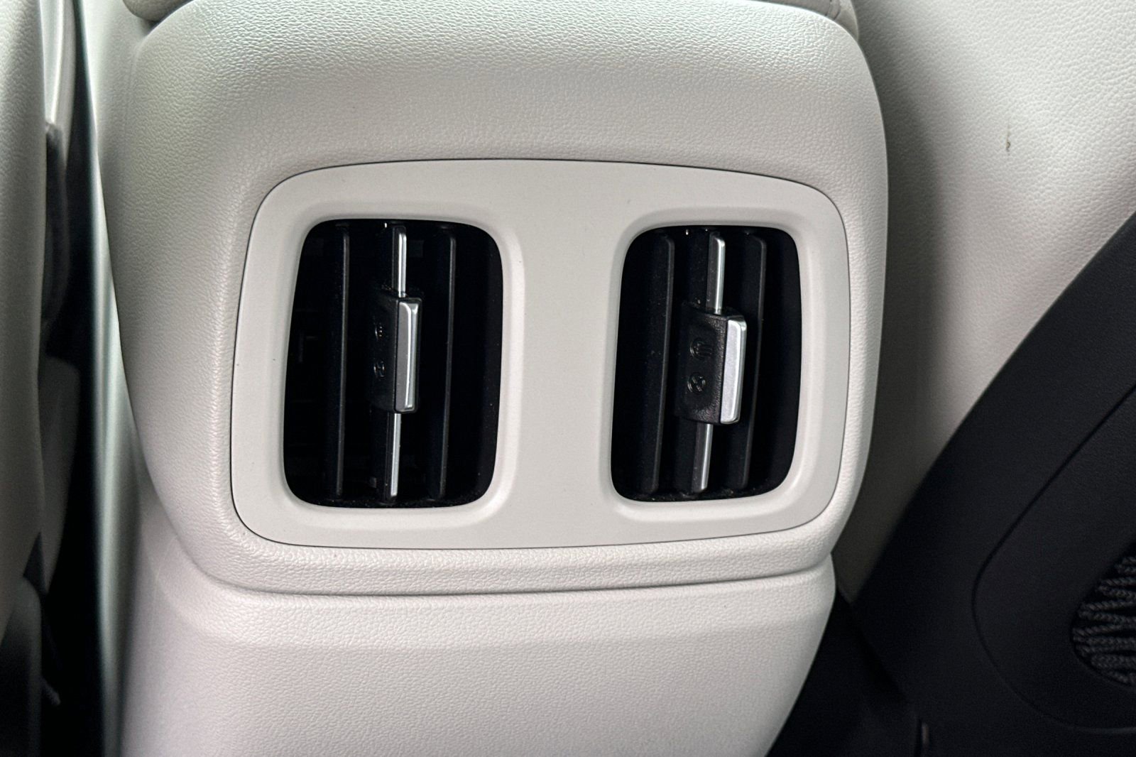 Used 2025 Hyundai Tucson Limited image 43