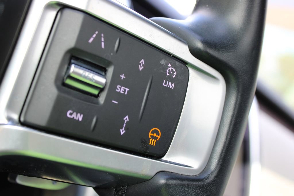 Used 2022 Land Rover Discovery HSE R-Dynamic AWD/4WD image 9