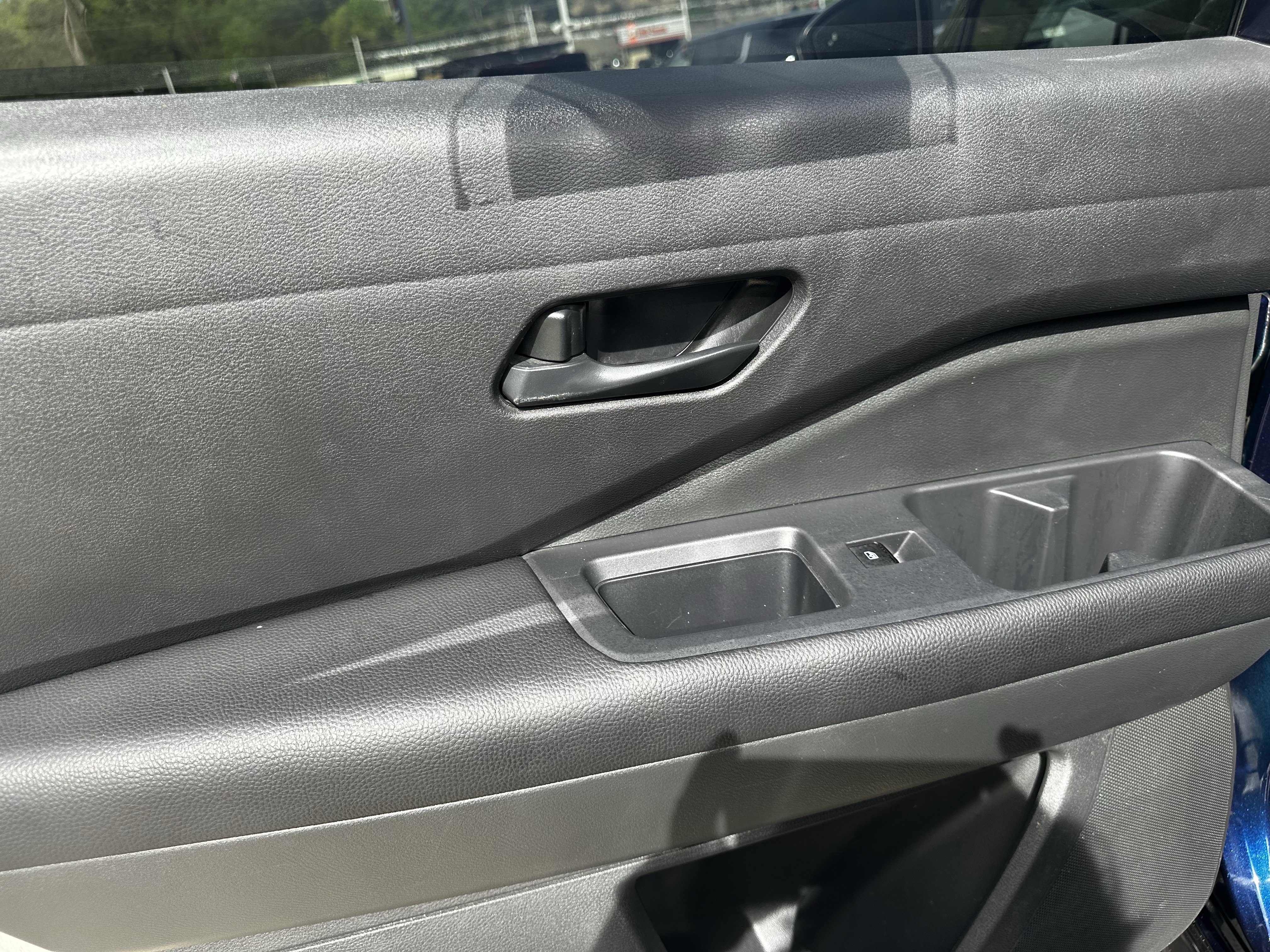 Used 2025 Nissan Pathfinder SV AWD/4WD image 19