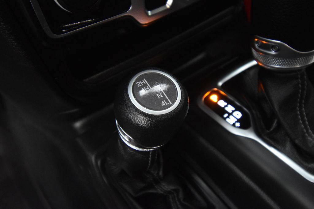 Used 2024 Jeep Wrangler Sport AWD/4WD image 27