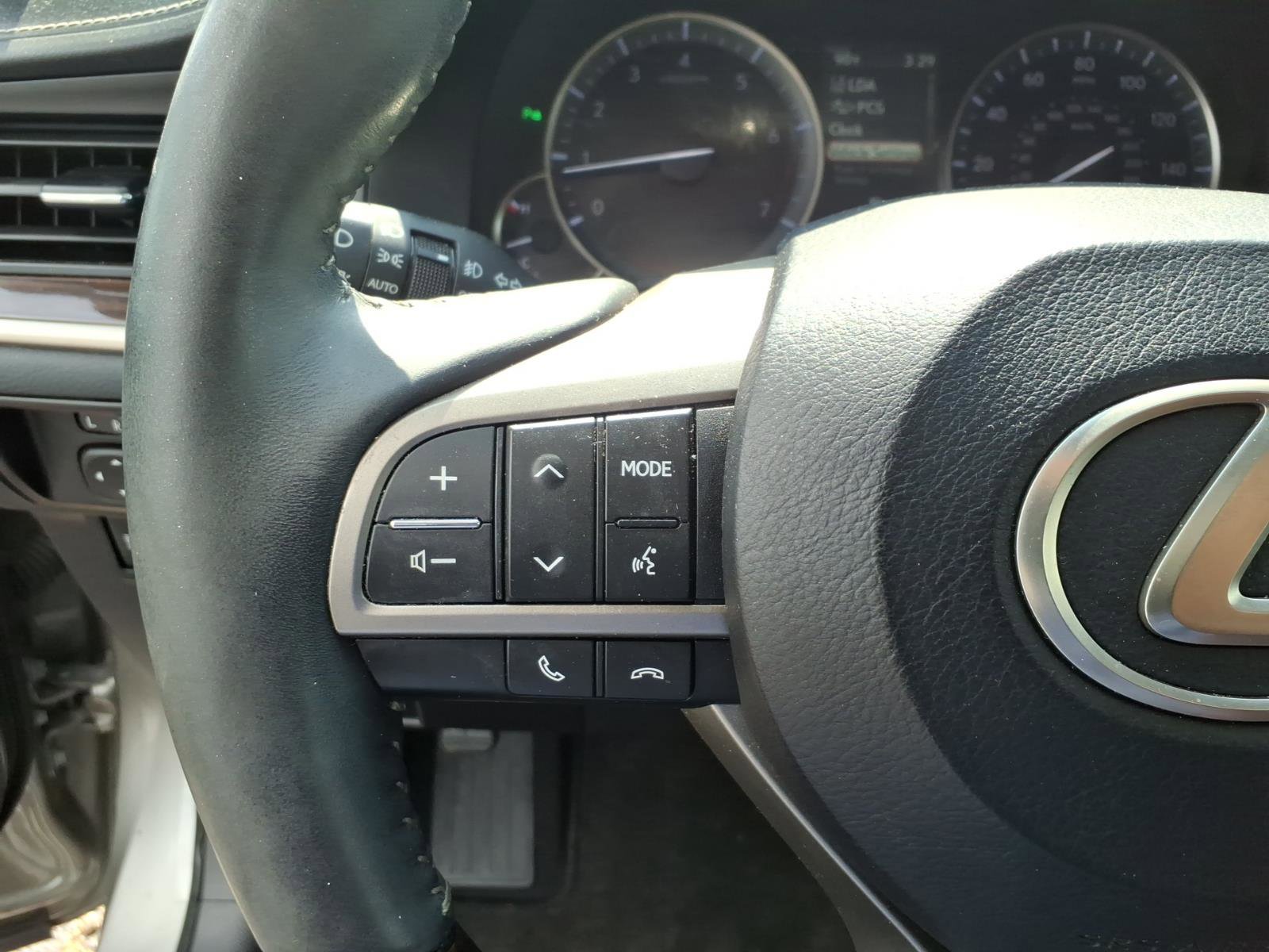 Used 2016 Lexus ES 350 w/ Luxury Package w/Wood Trim FWD image 9