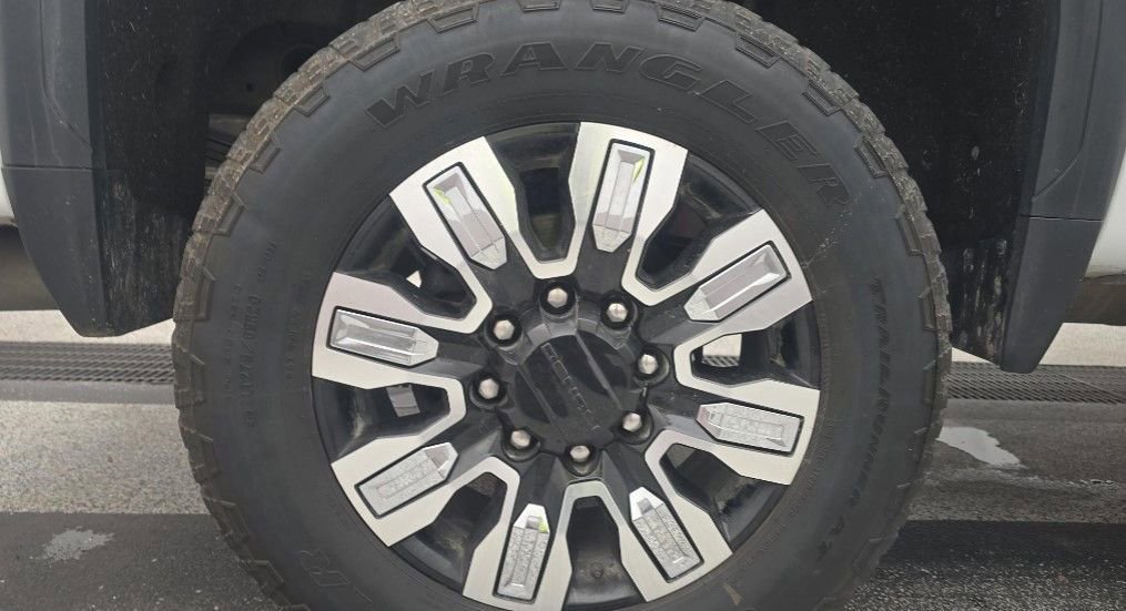 Used 2024 GMC Sierra 2500 Denali w/ Denali Reserve Package image 5