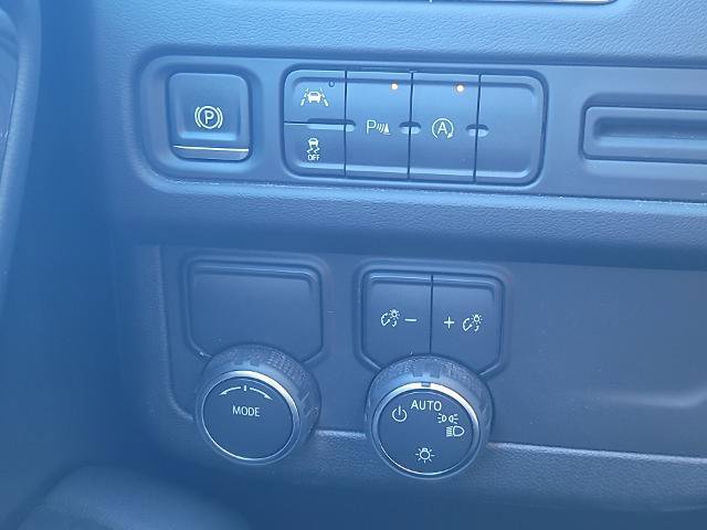 Used 2024 Chevrolet Suburban Premier image 17