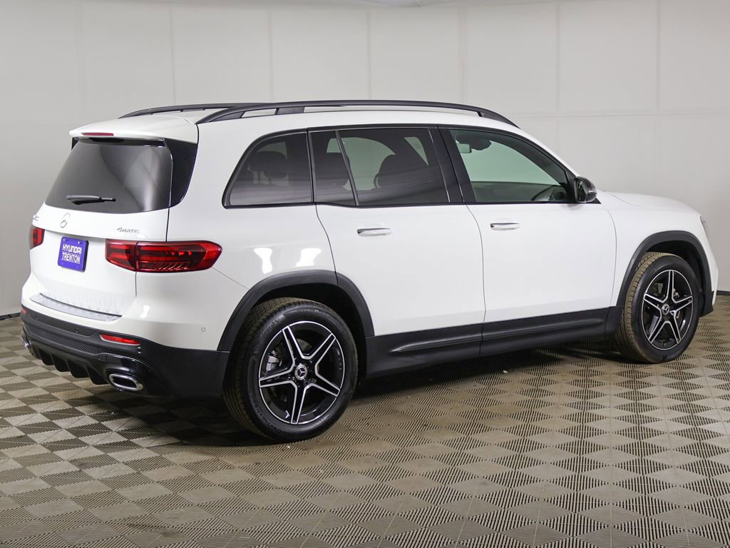 Used 2025 Mercedes-Benz GLB 250 4MATIC image 8