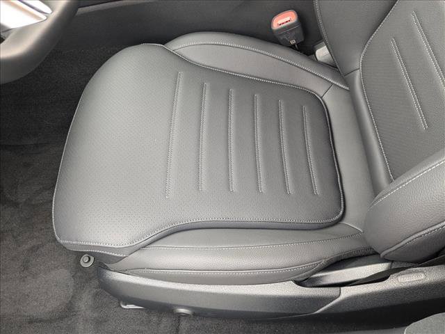 Used 2025 Mercedes-Benz C 300 Sedan image 4