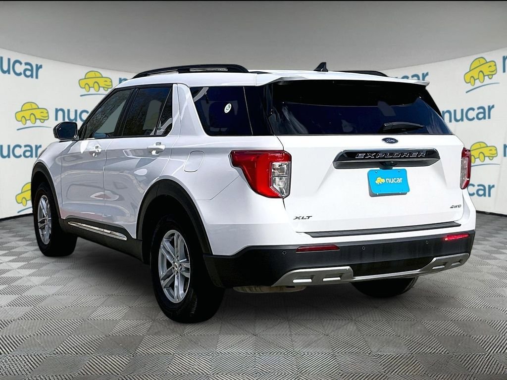 Used 2023 Ford Explorer XLT w/ Equipment Group 202A AWD/4WD image 4