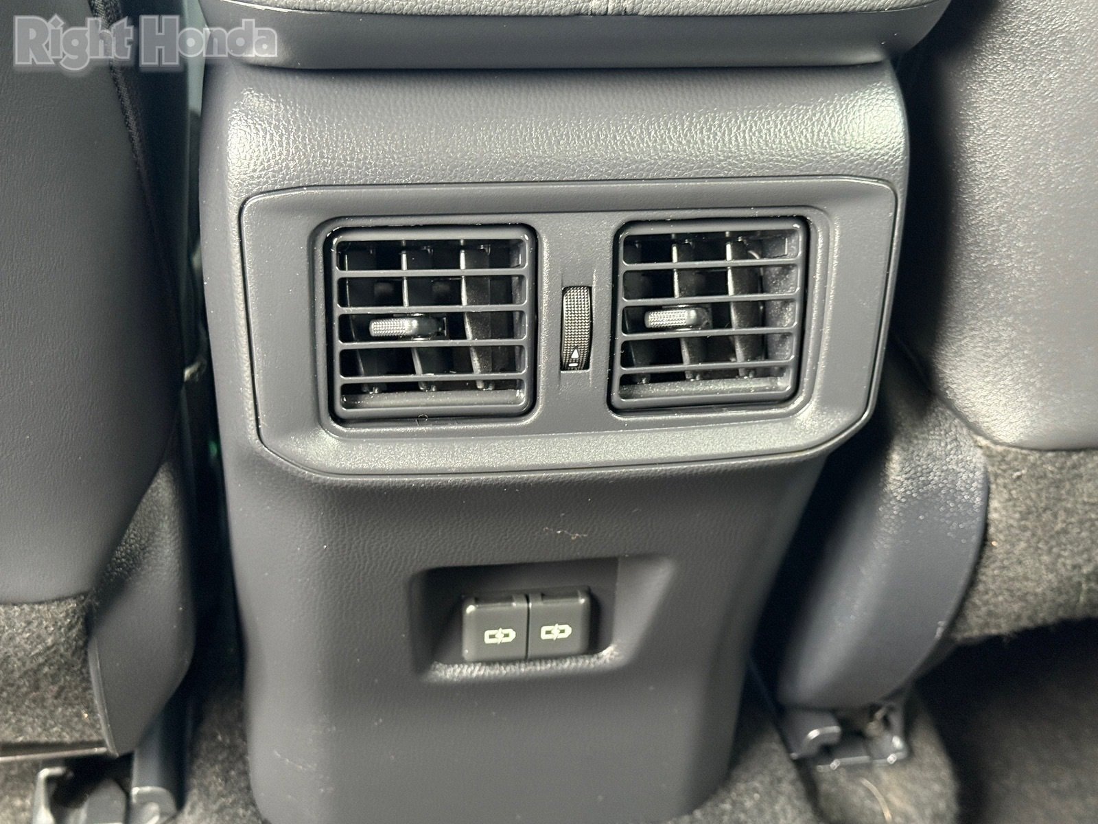 Used 2025 Toyota RAV4 XLE Premium image 28