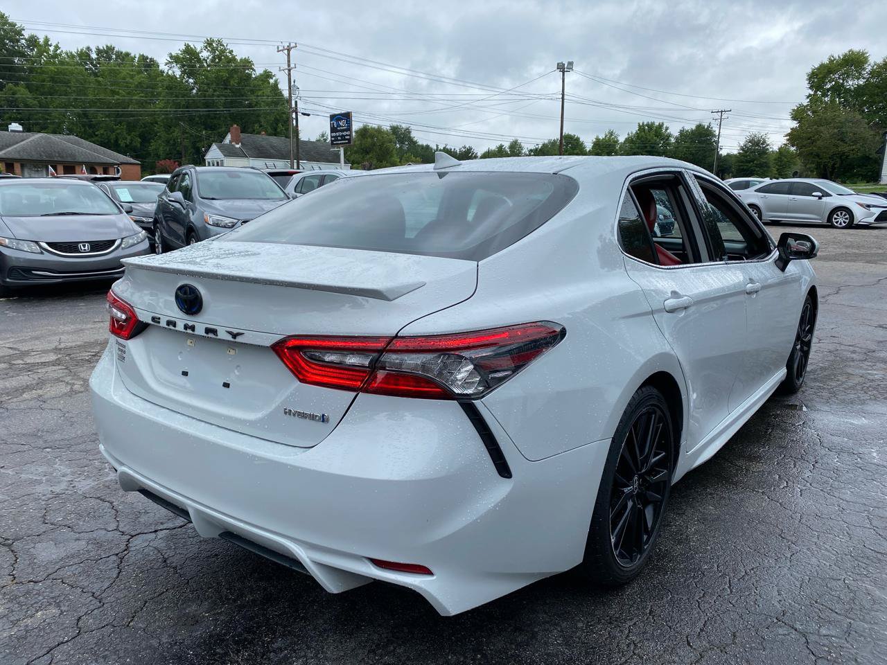 Used 2022 Toyota Camry XSE FWD image 6