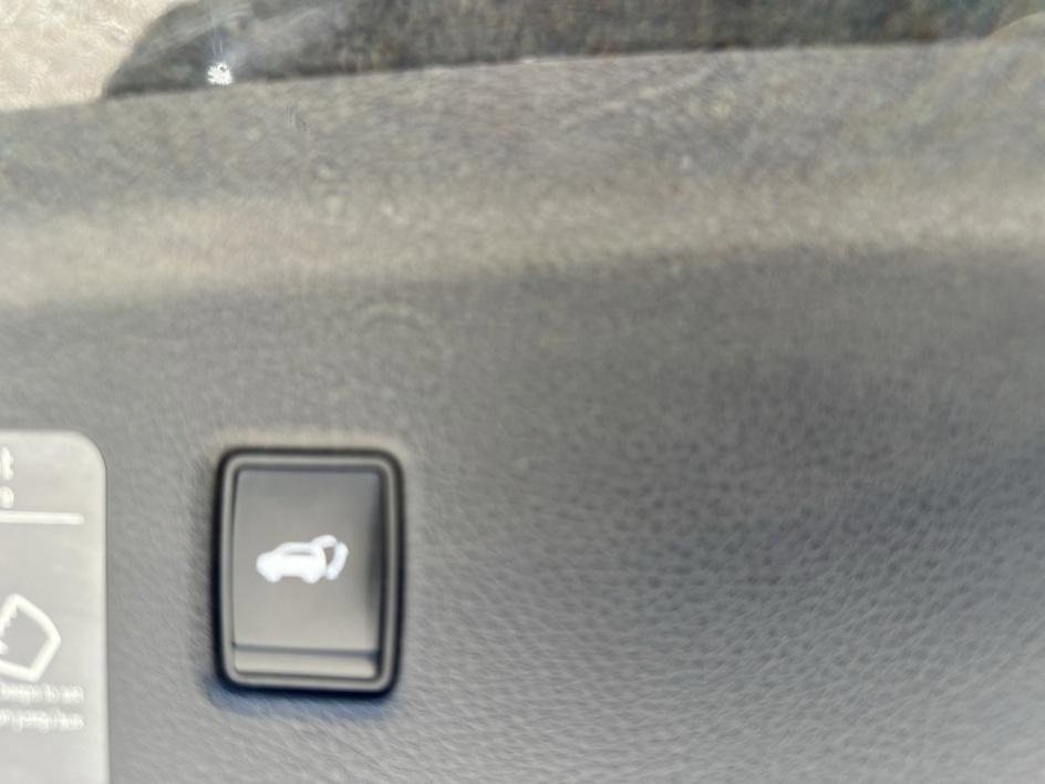 Used 2021 INFINITI QX50 Luxe w/ Appearance Package image 17