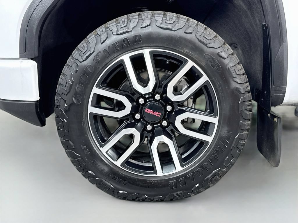 Used 2024 GMC Sierra 1500 AT4 w/ Technology Package AWD/4WD image 10