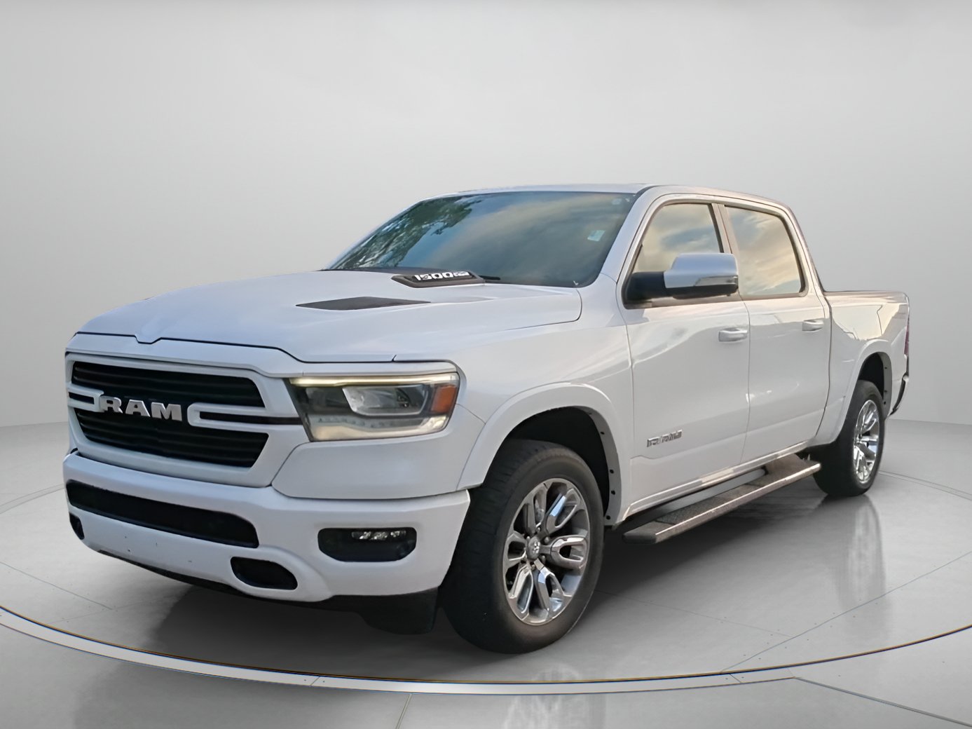 Used 2022 RAM 1500 Laramie w/ Sport Appearance Package AWD/4WD image 8