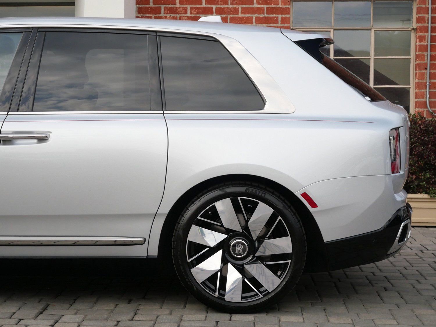 New 2025 Rolls-Royce Cullinan image 23