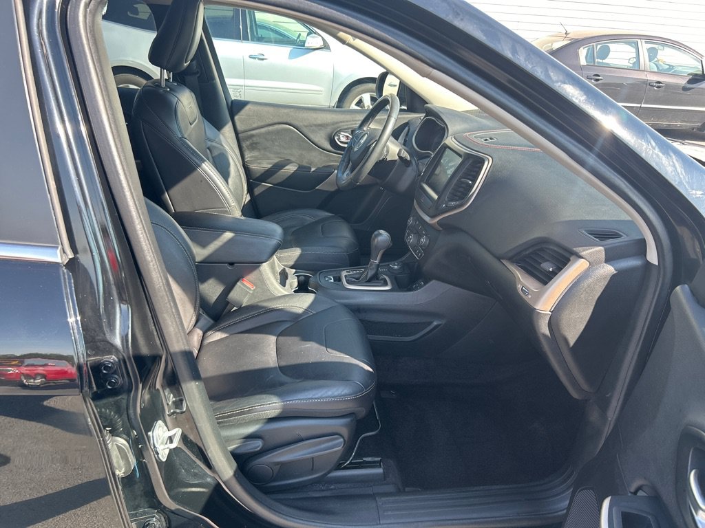 Used 2017 Jeep Cherokee Limited AWD/4WD image 12