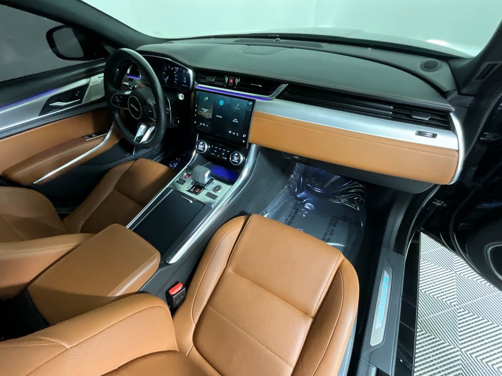 Used 2022 Jaguar XF R-Dynamic SE image 20