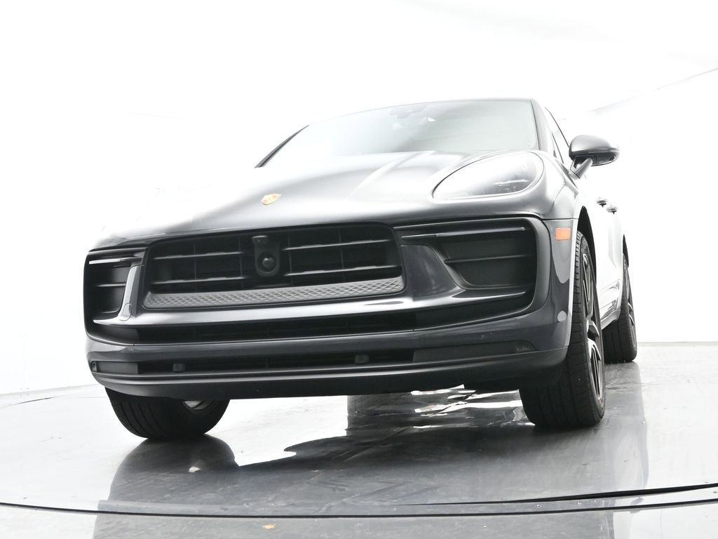 Certified 2023 Porsche Macan AWD/4WD image 53