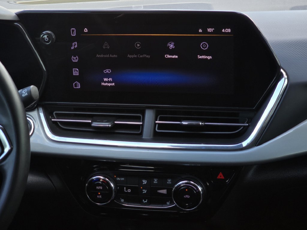 Used 2025 Chevrolet Trax LT w/ Driver Confidence Package FWD image 19