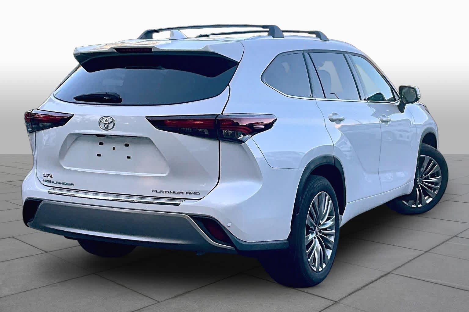 Used 2024 Toyota Highlander Platinum AWD/4WD image 13