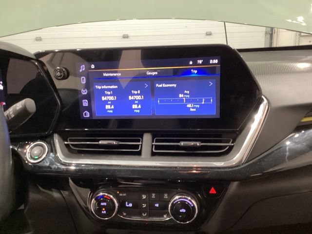 Used 2024 Chevrolet Trax ACTIV w/ Sunroof Package FWD image 28
