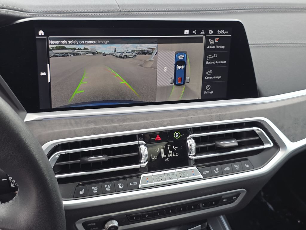 Used 2022 BMW X7 xDrive40i w/ Premium Package AWD/4WD image 14