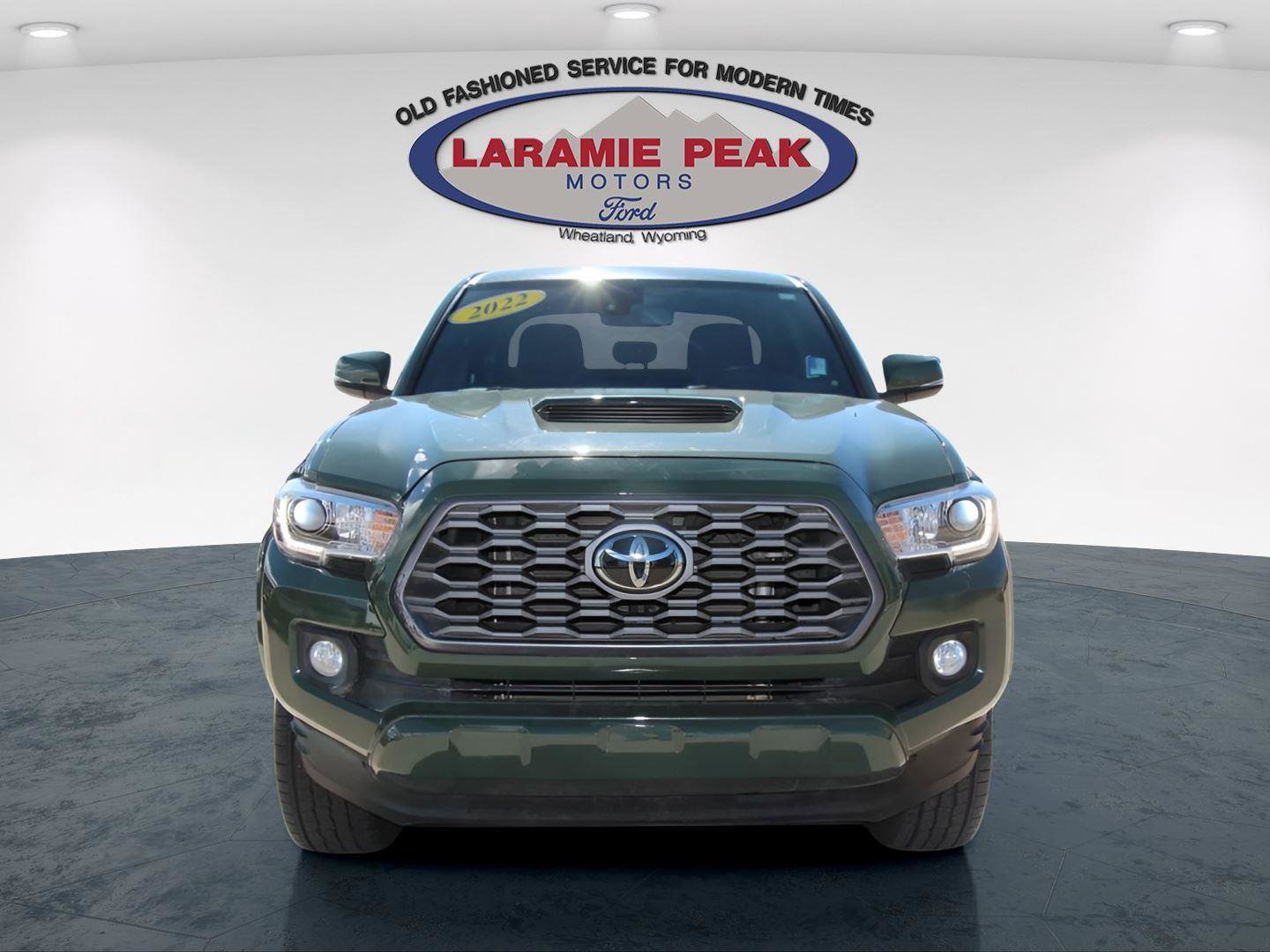 Used 2022 Toyota Tacoma TRD Sport w/ Technology Package image 5