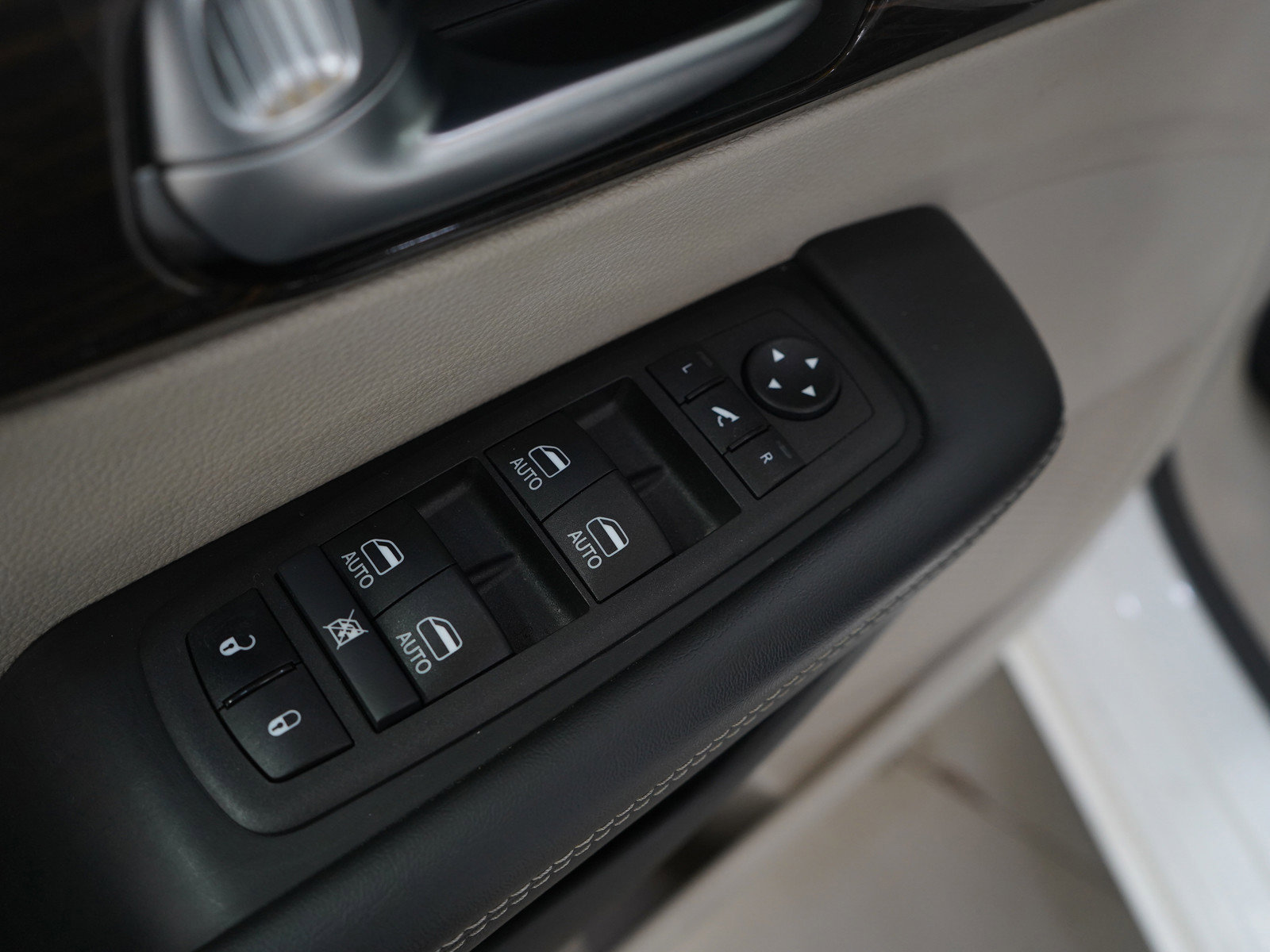 Used 2024 Chrysler Pacifica Limited image 22