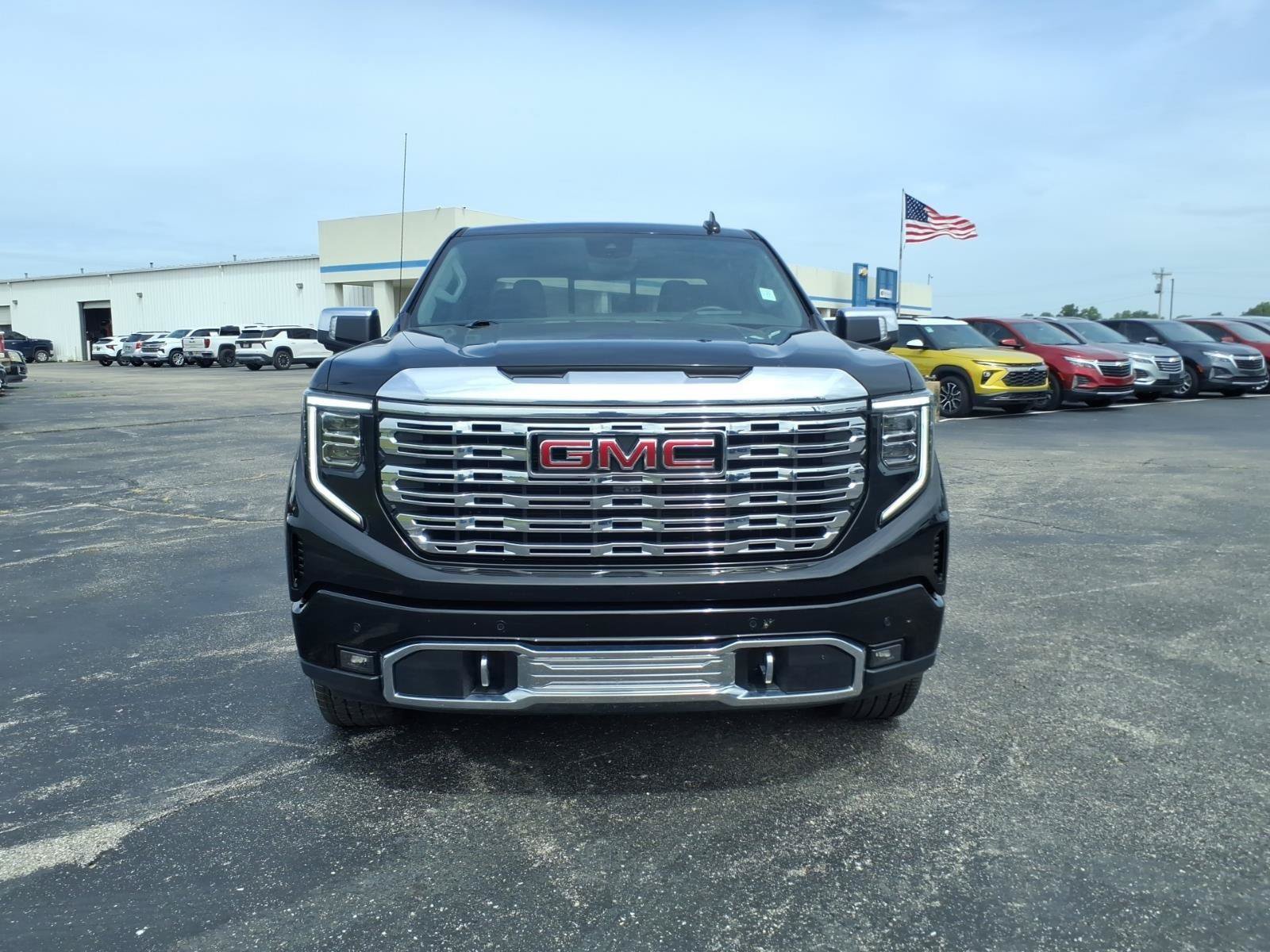 Used 2024 GMC Sierra 1500 Denali w/ Technology Package AWD/4WD image 8