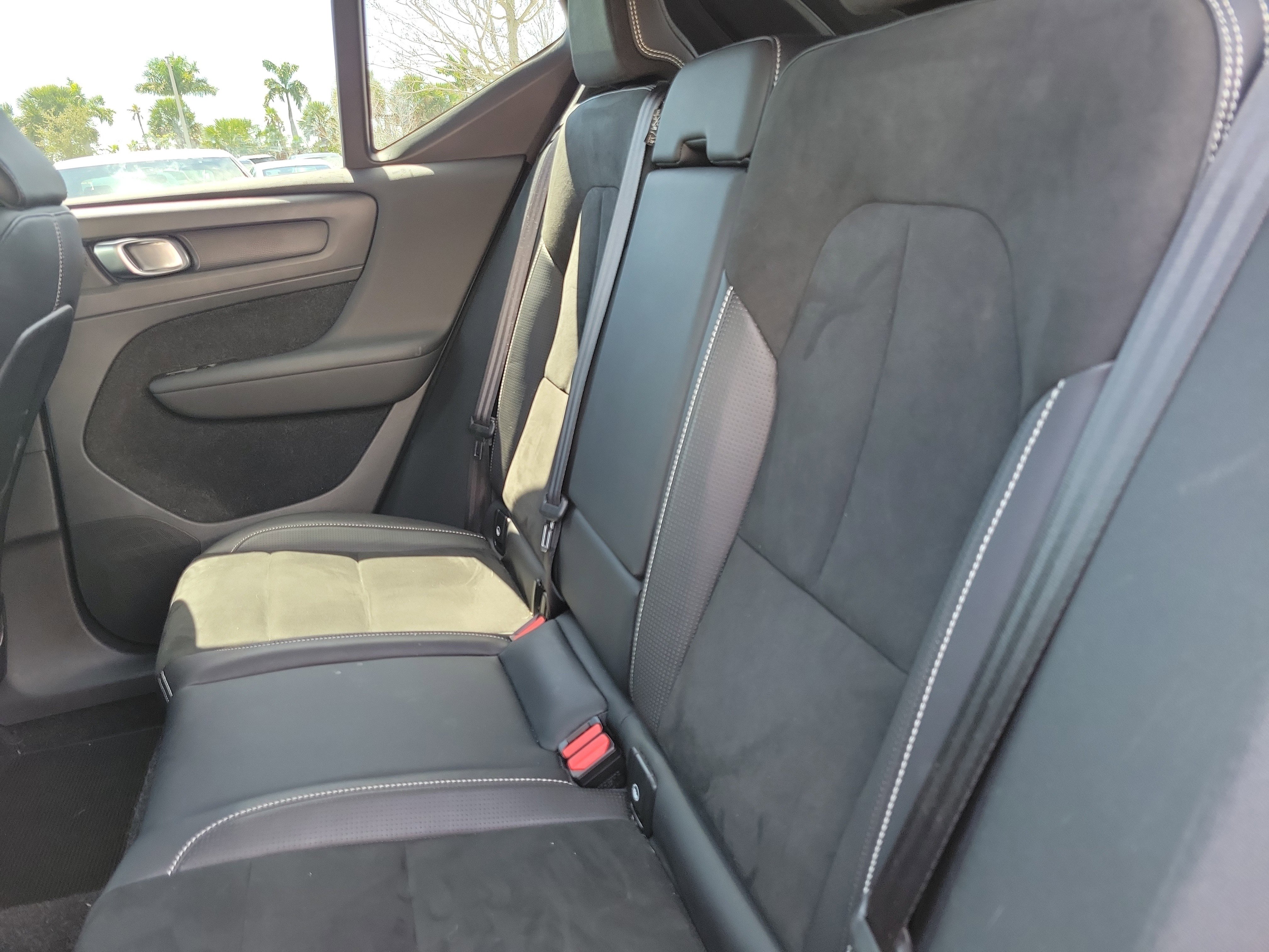 Used 2020 Volvo XC40 T4 R-Design w/ Protection Package Premier image 16