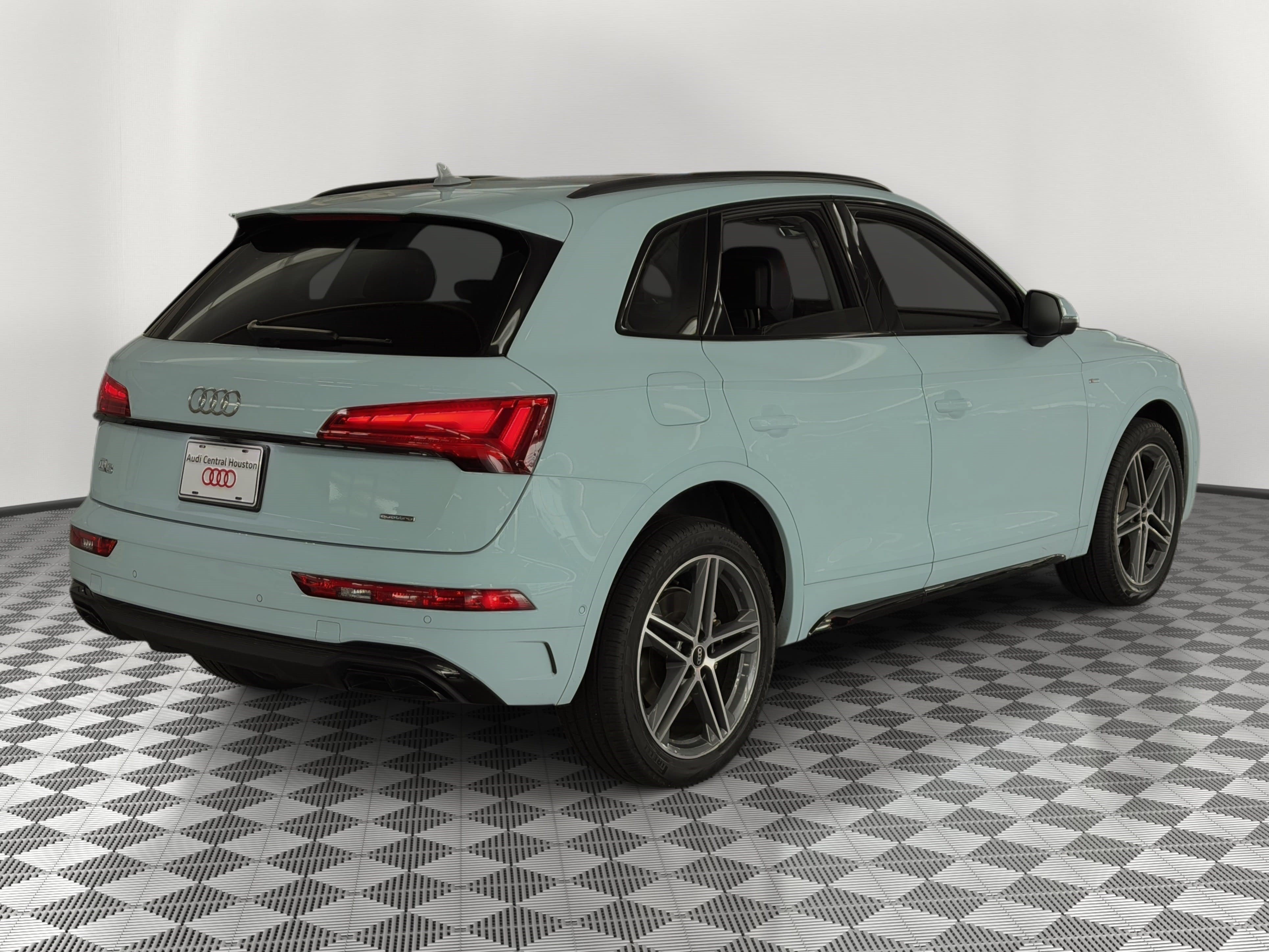 Certified 2023 Audi Q5 e Prestige AWD/4WD image 9