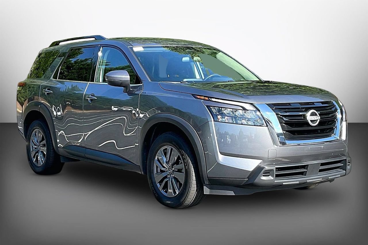 Used 2025 Nissan Pathfinder SV AWD/4WD image 2