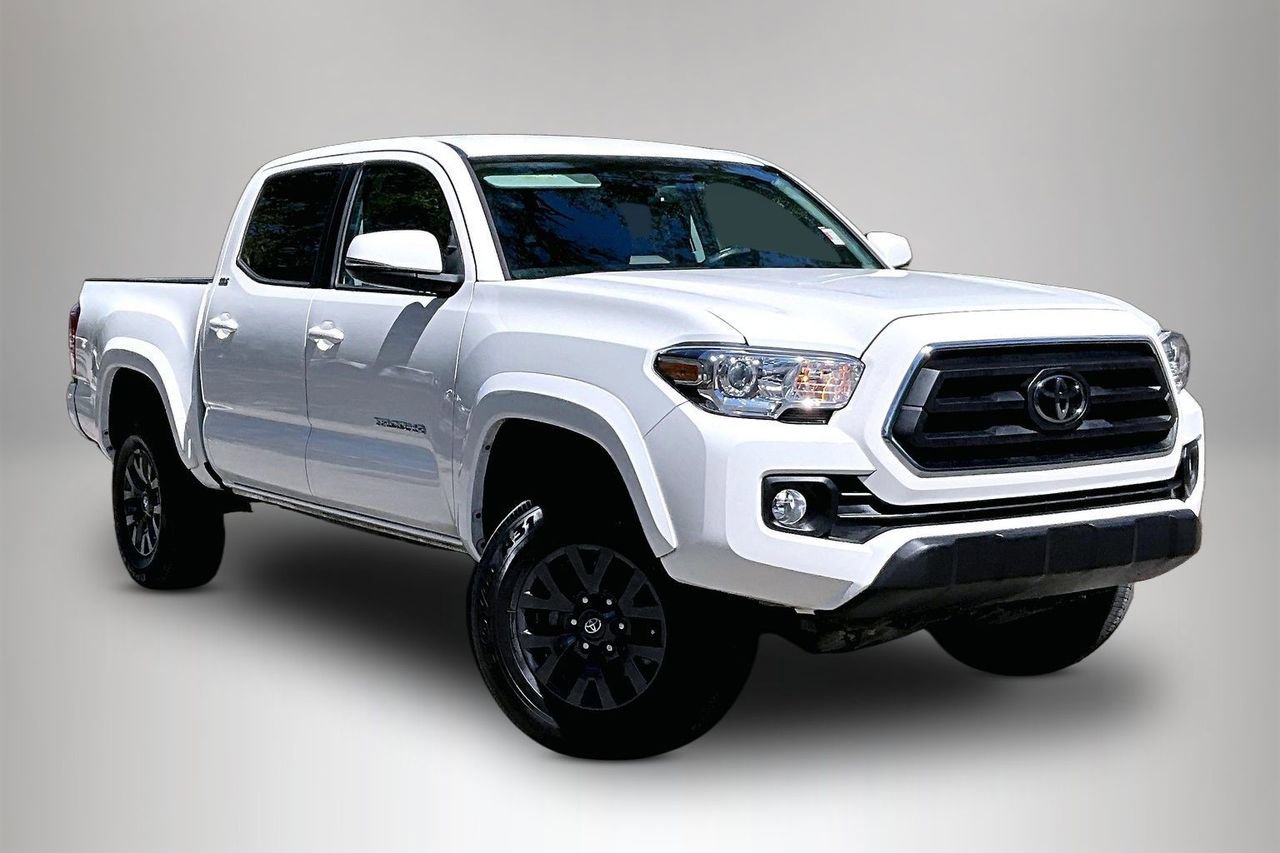 Used 2022 Toyota Tacoma SR5 w/ Technology Package image 2