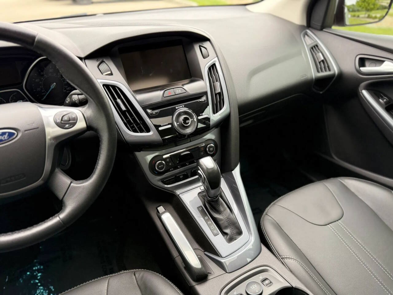 Used 2014 Ford Focus Titanium FWD image 19
