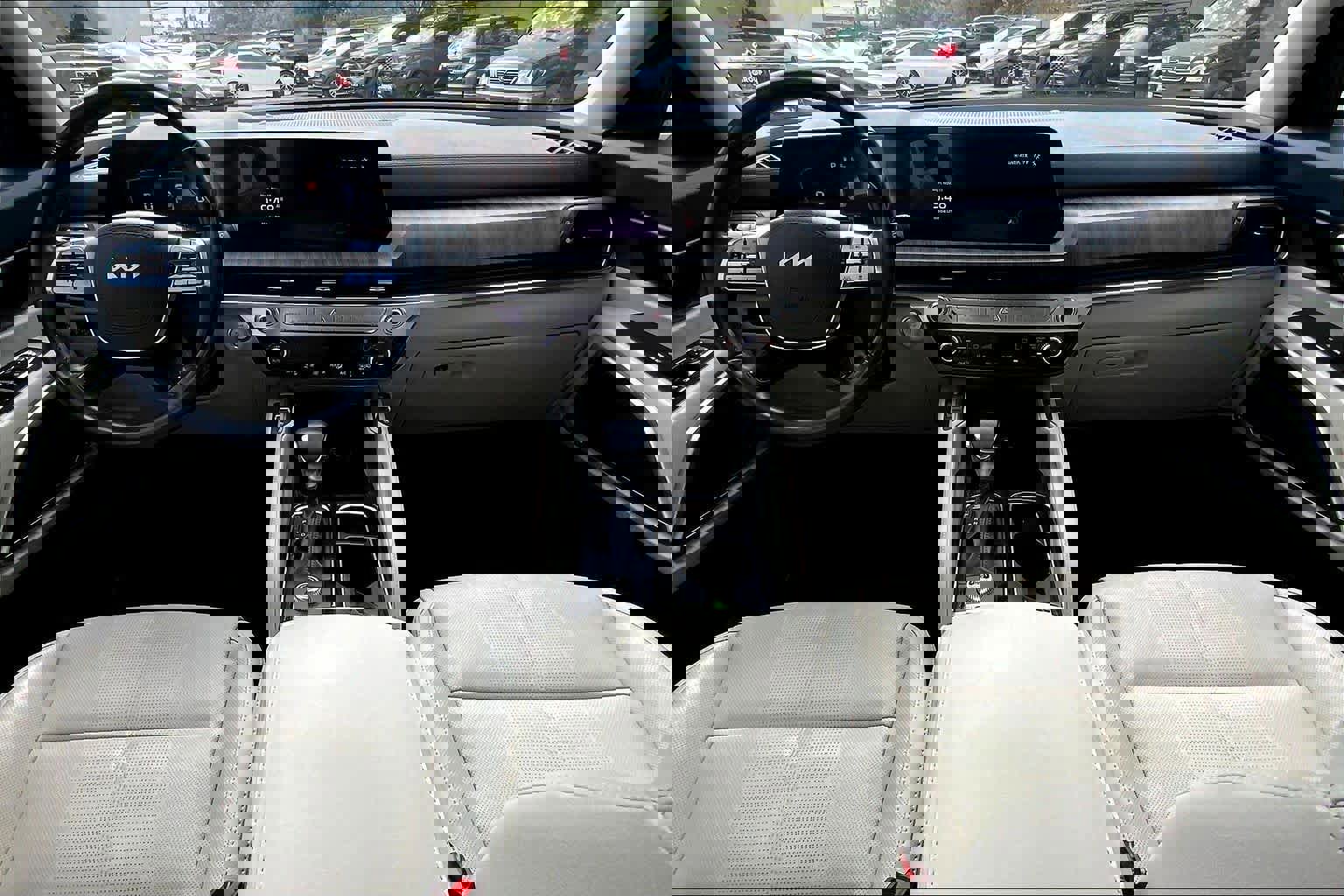 Used 2023 Kia Telluride EX w/ EX Captain's Chair Package image 14