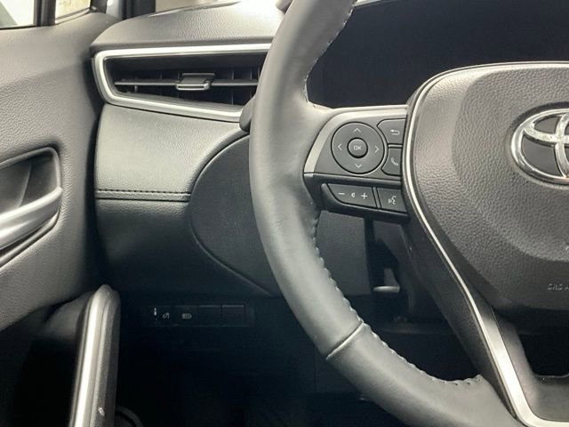 Used 2024 Toyota Corolla Cross XLE w/ Convenience Package FWD image 18