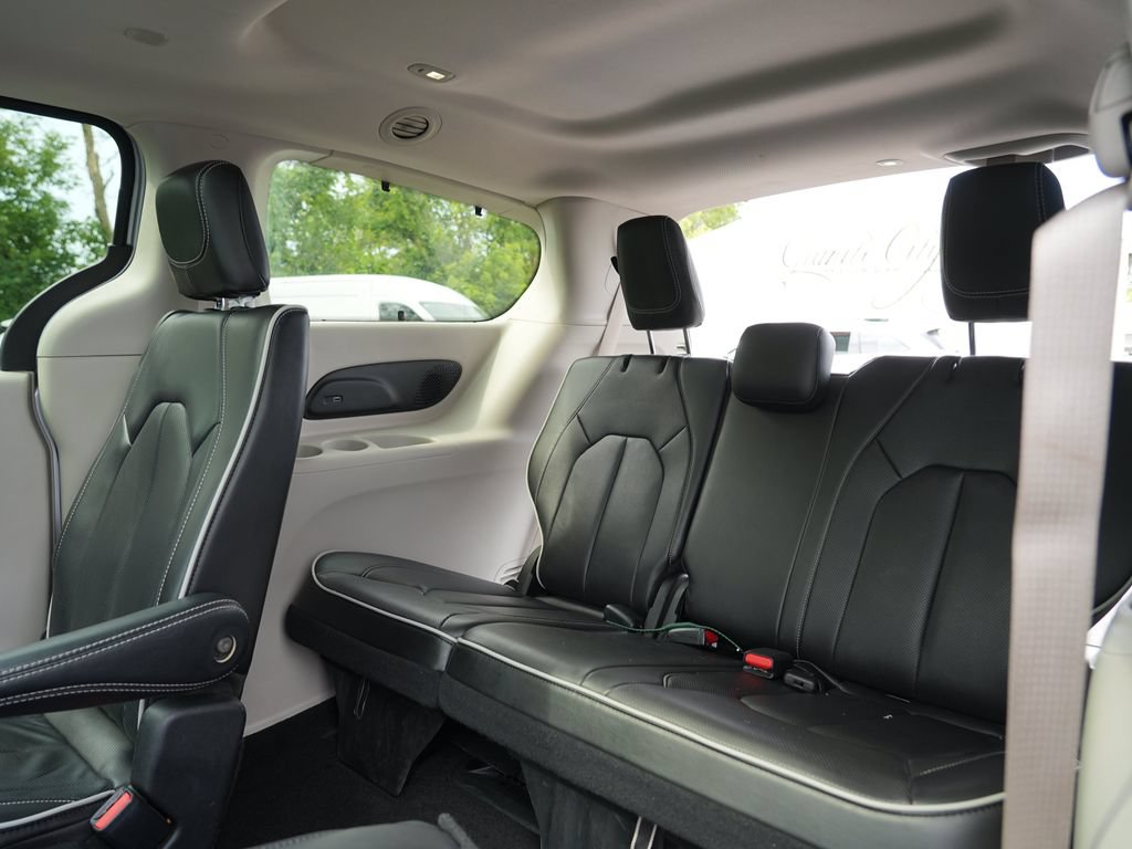 Used 2024 Chrysler Pacifica Limited FWD image 26