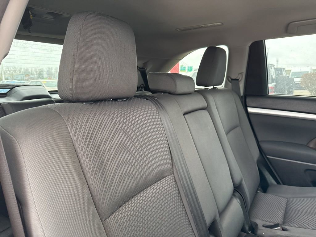 Used 2018 Toyota Highlander LE image 24
