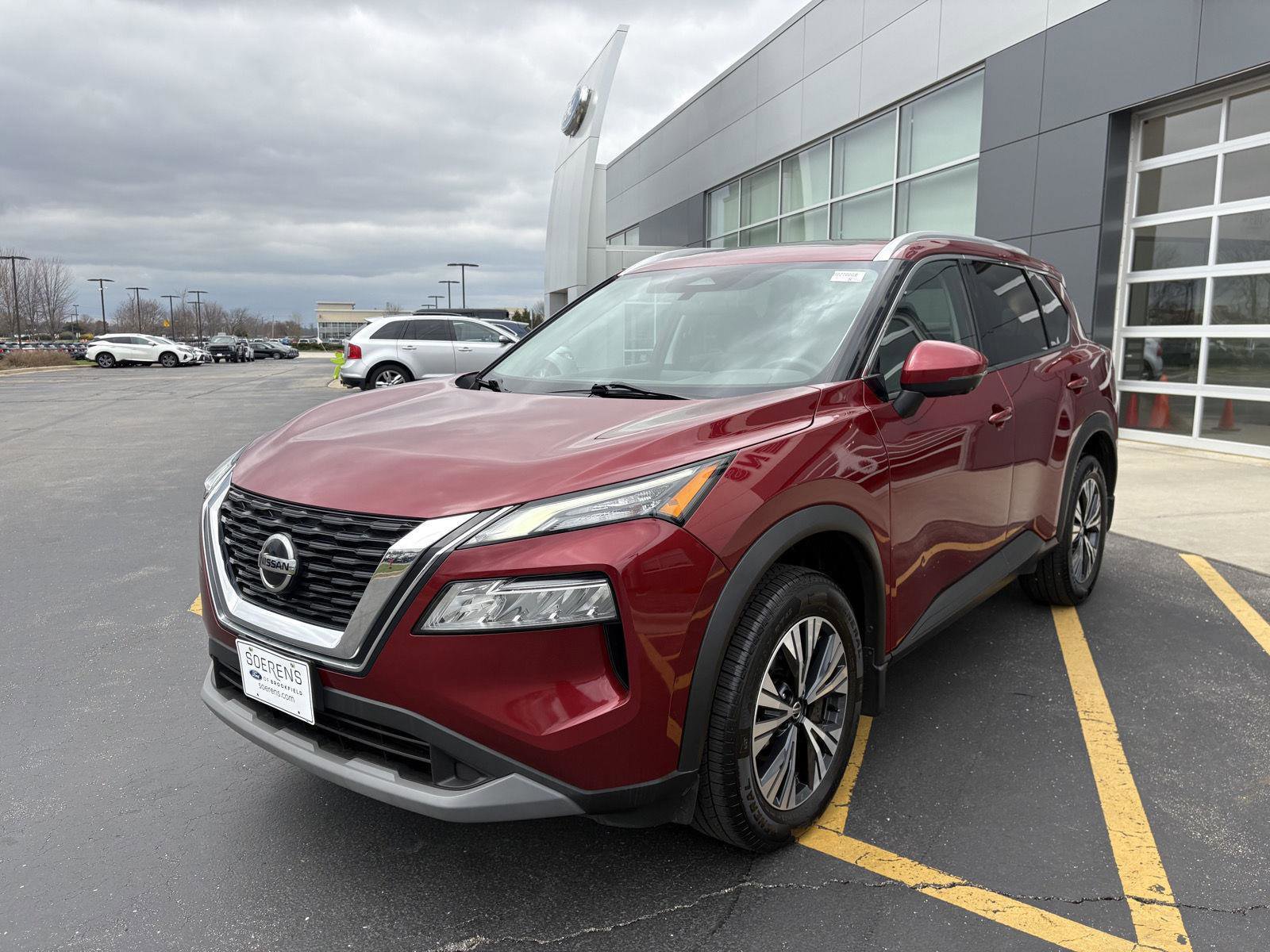 Used 2021 Nissan Rogue SV image 3
