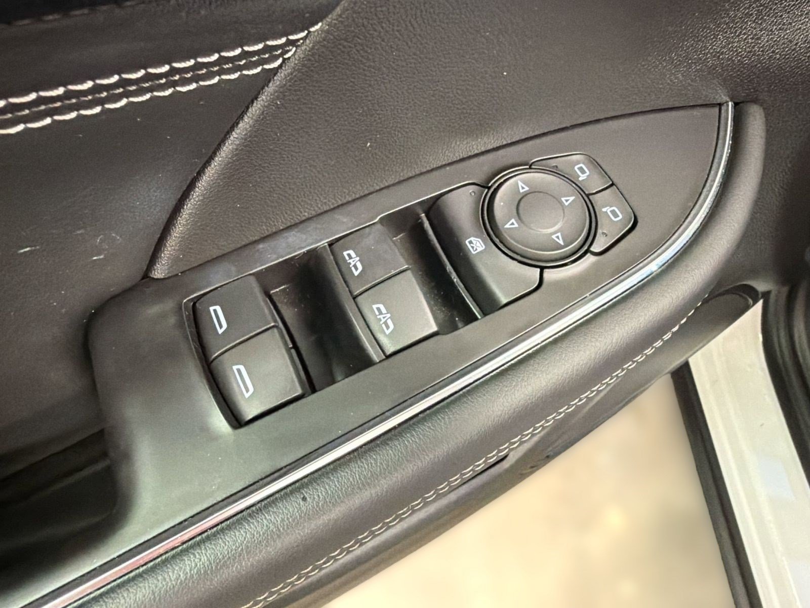 Used 2023 Buick Envision Preferred FWD image 12
