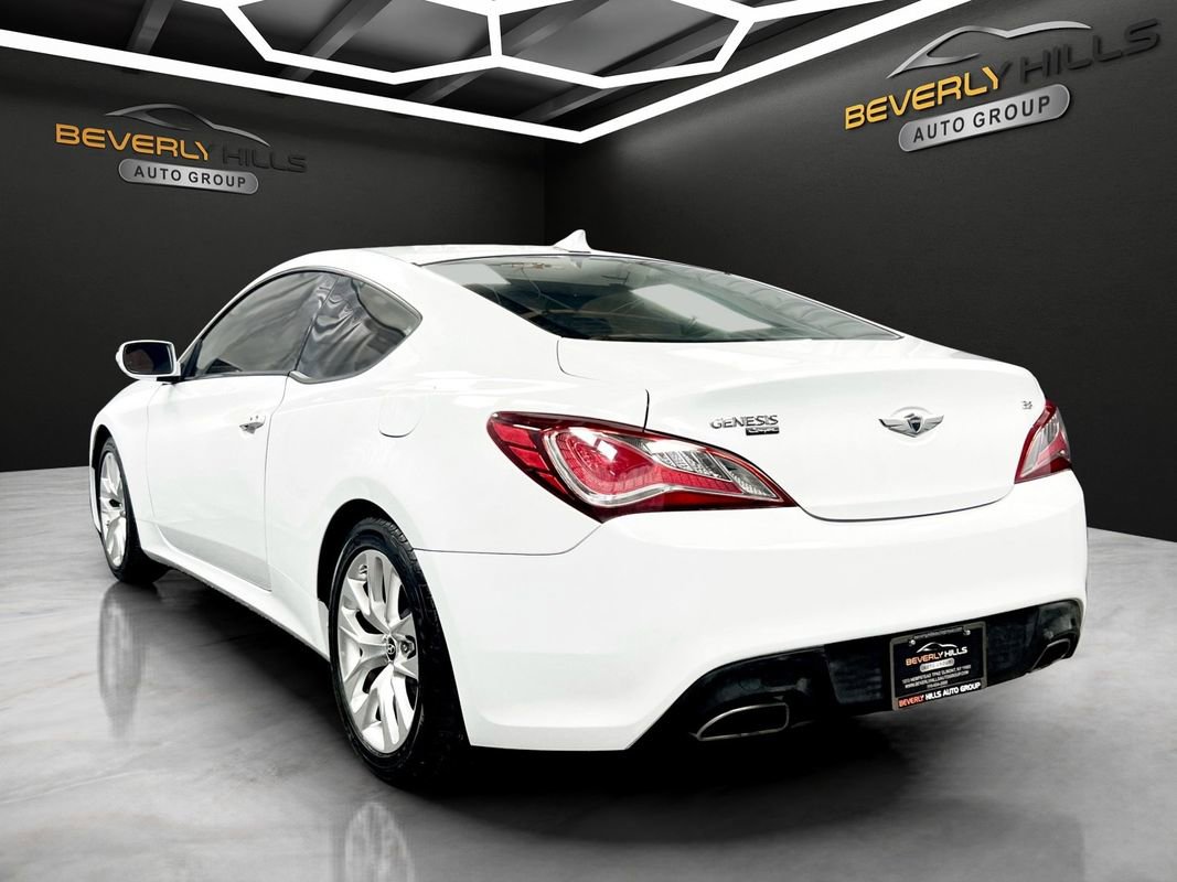 Used 2016 Hyundai Genesis 3.8 image 3
