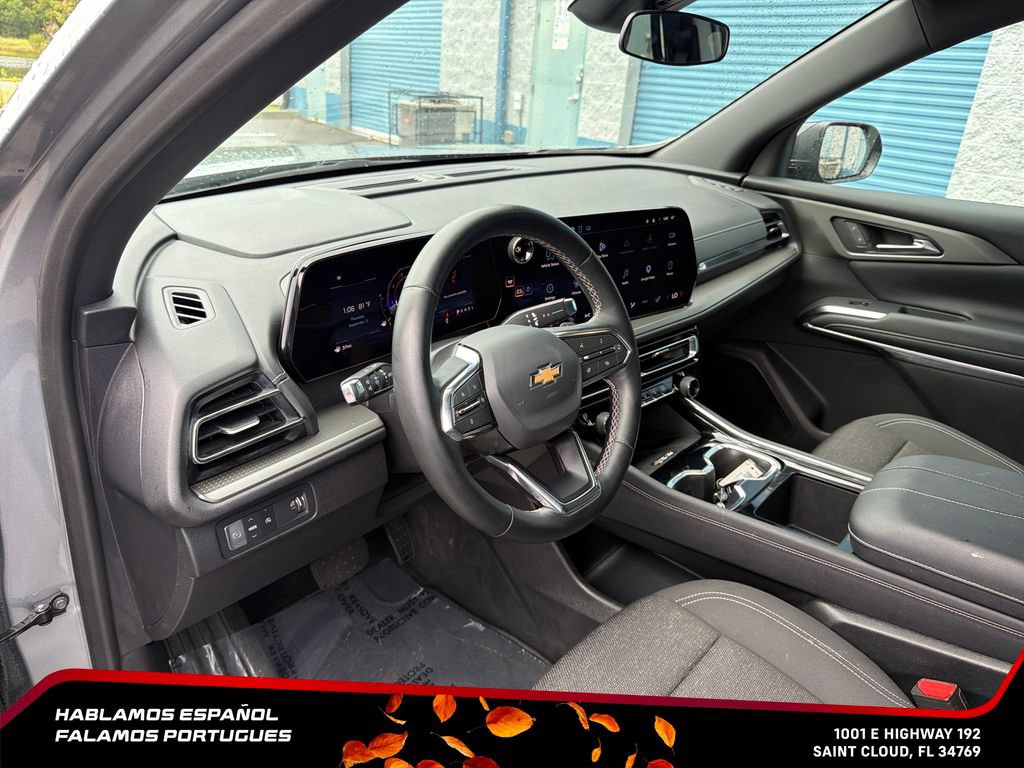 Used 2025 Chevrolet Traverse LT FWD image 17