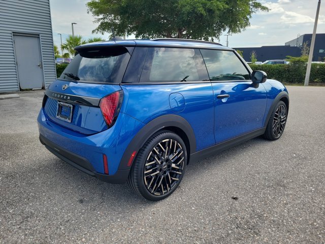 Used 2025 MINI Cooper 2-Door Hardtop image 7