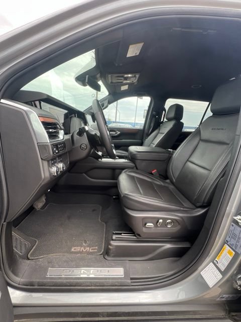 Used 2025 GMC Yukon XL Denali AWD/4WD image 23