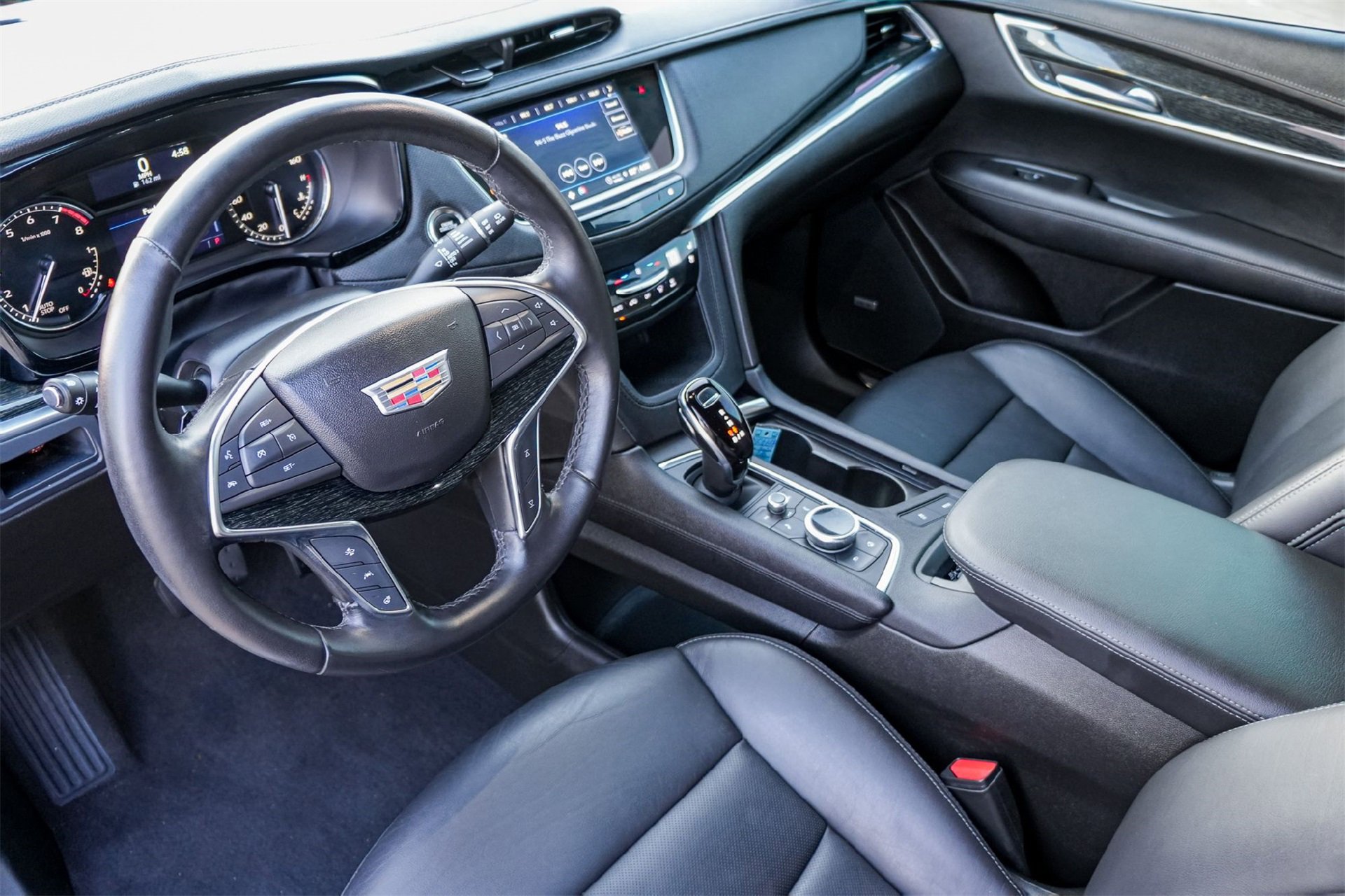 Used 2022 Cadillac XT5 Premium Luxury image 2