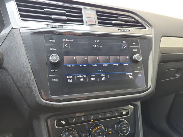 Used 2019 Volkswagen Tiguan SE image 34