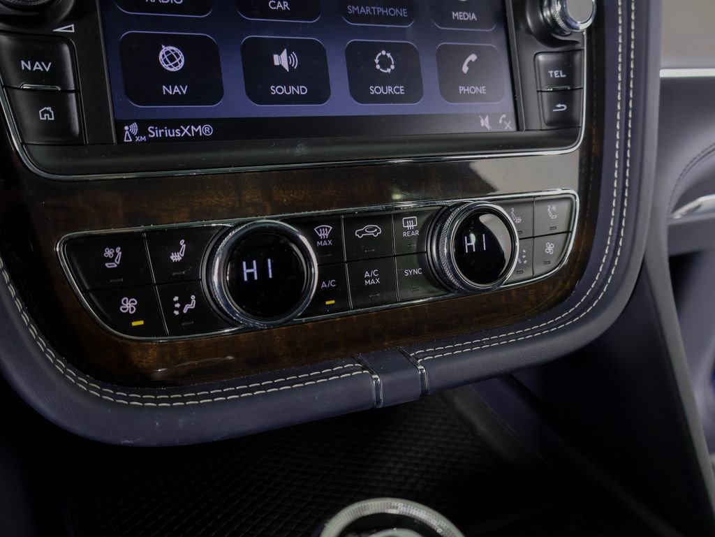Used 2019 Bentley Bentayga image 19