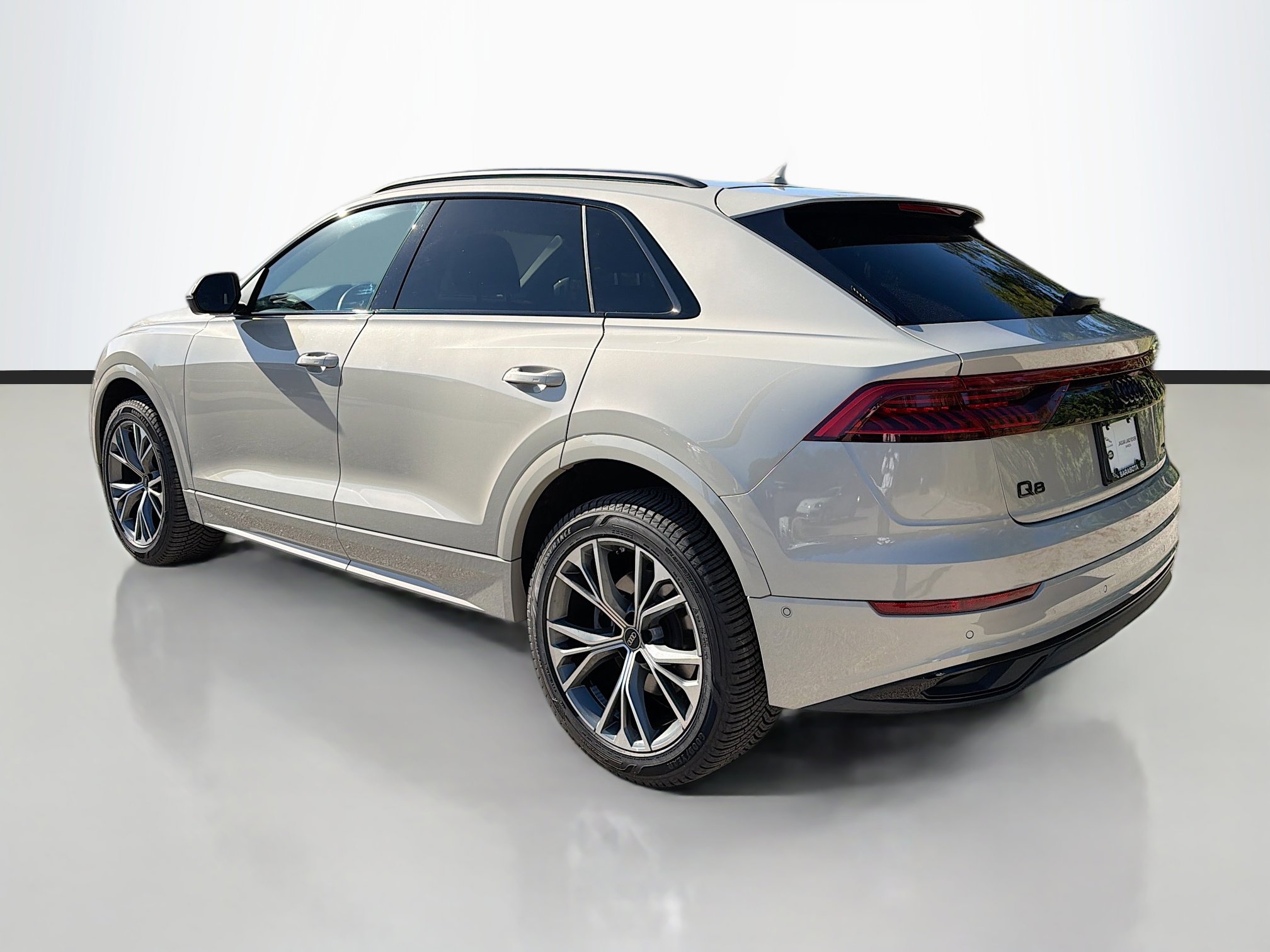 Used 2022 Audi Q8 Premium w/ Convenience Package image 3